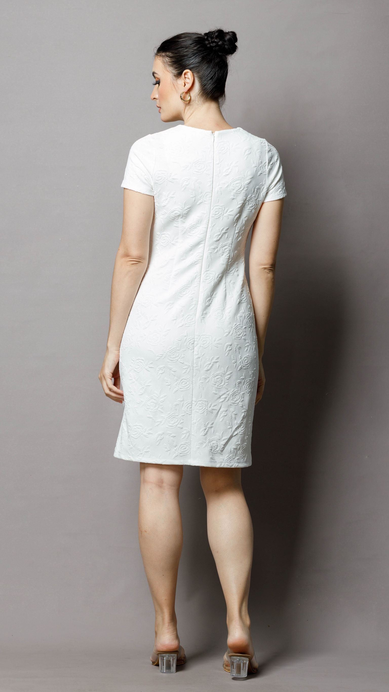 Pocket detailed white dress