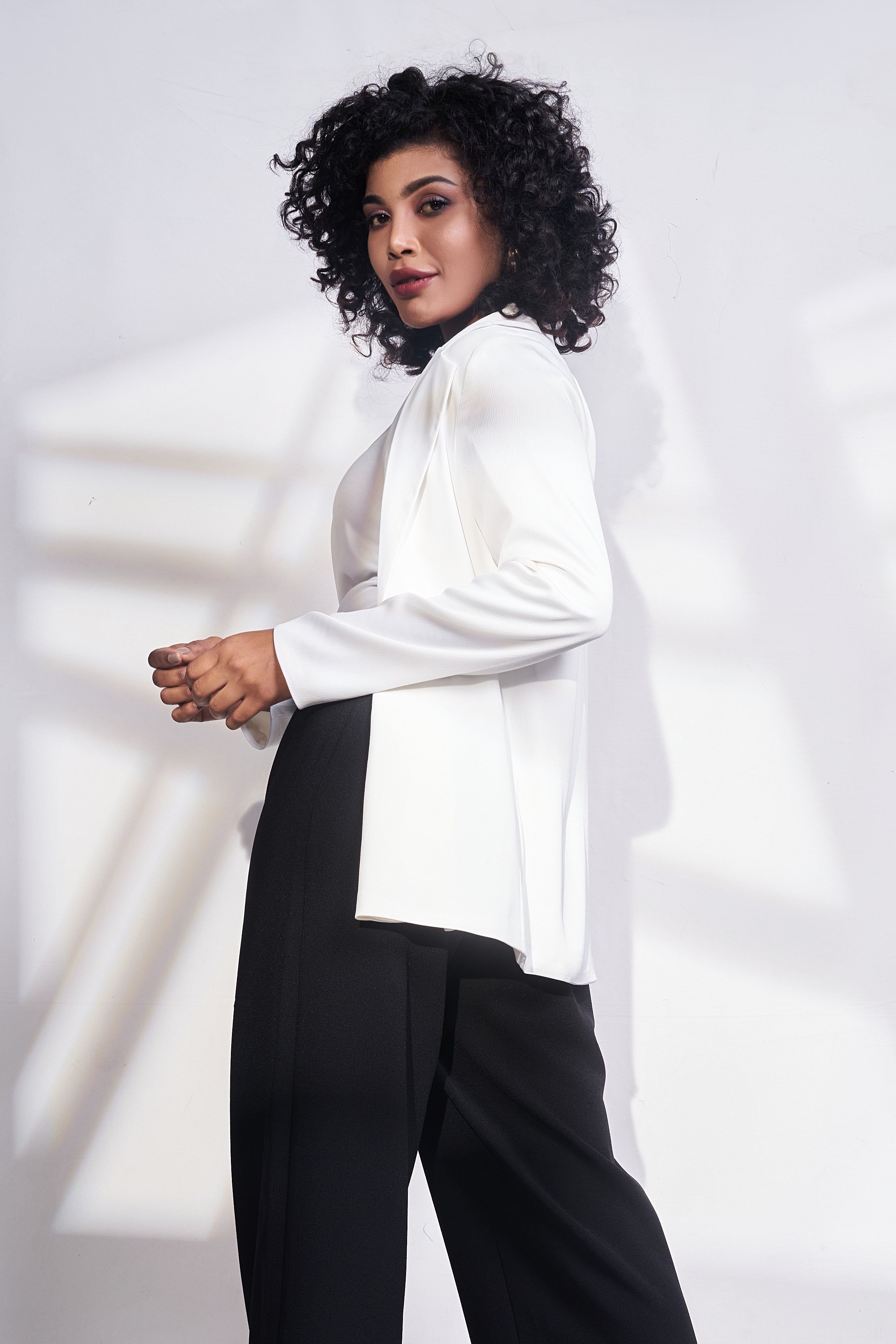 White ruched sleeve fitted blazer